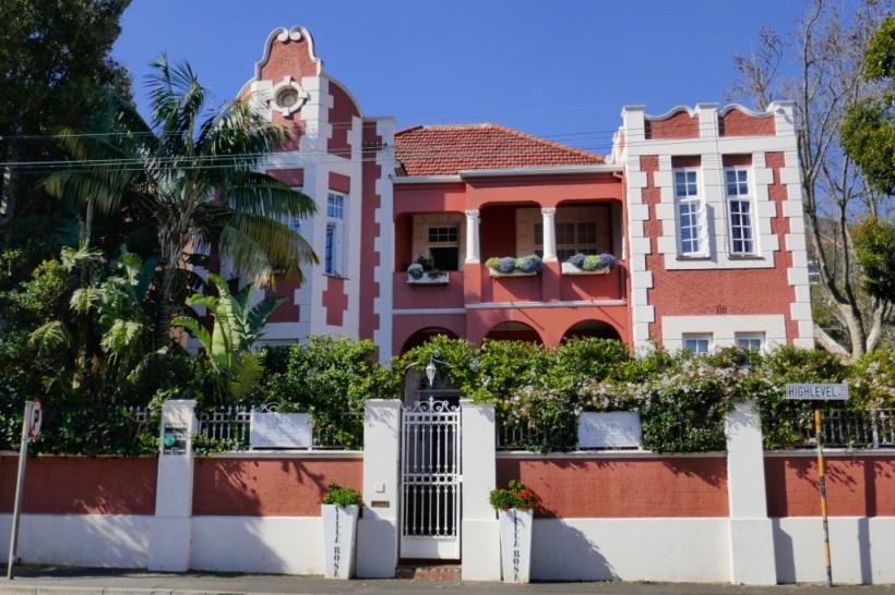 P1610889